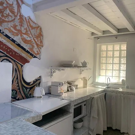 شقة Bright Frescoed Attic In The Center,