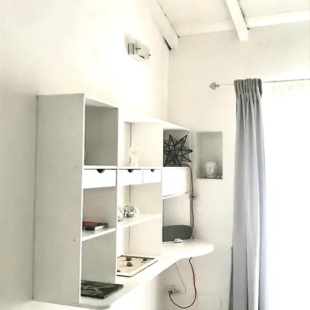 شقة Bright Frescoed Attic In The Center,